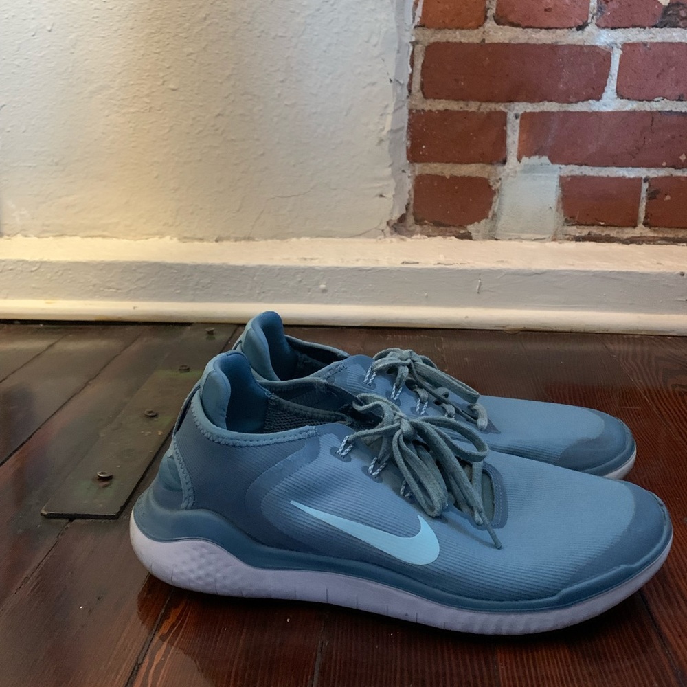 NIKE FREE RUNNER SHOE